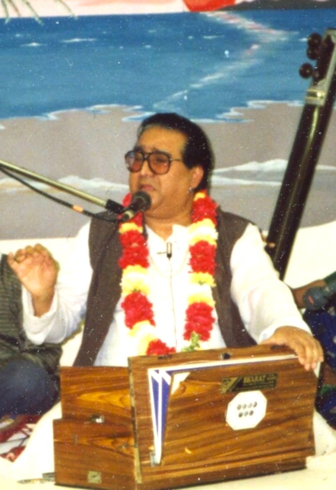 Mahakavi Prof. Hari Shanker Adesh performing
